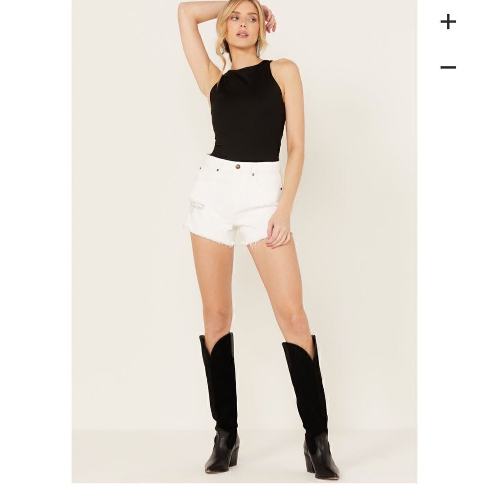 NWT Cleo+Wolf Country Women's High Rise Distressed Shorts Sz-30